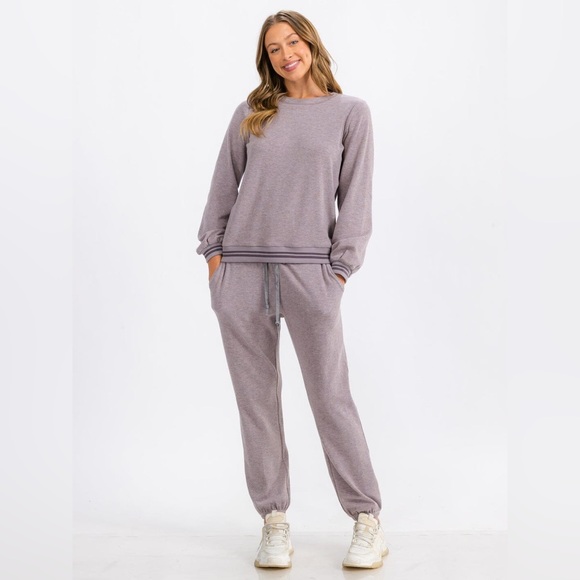 SALE! 029. WOMEN'S ELASTIC WAIST FRONT POCKET ANIMAL PRINT DETAILED SWEATPANTS - Picture 3 of 5